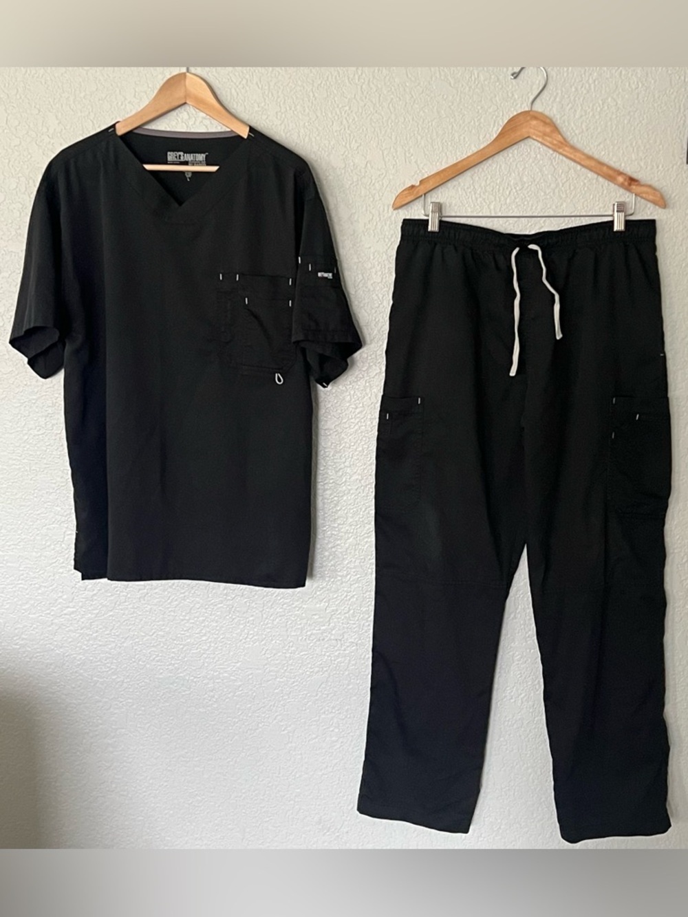 Greys Anatomy Preston Men's size L Black Scrub Top + Pants with Drawstring